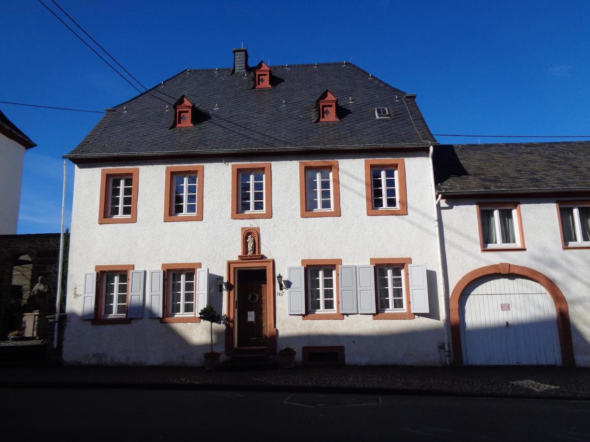 Ferienwohnung Altes Pfarrhaus Mit Flair Und Moselblick Brauneberg Exteriör bild
