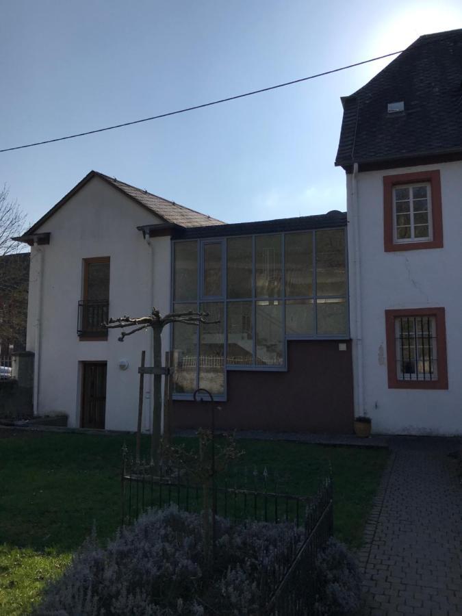 Ferienwohnung Altes Pfarrhaus Mit Flair Und Moselblick Brauneberg Exteriör bild