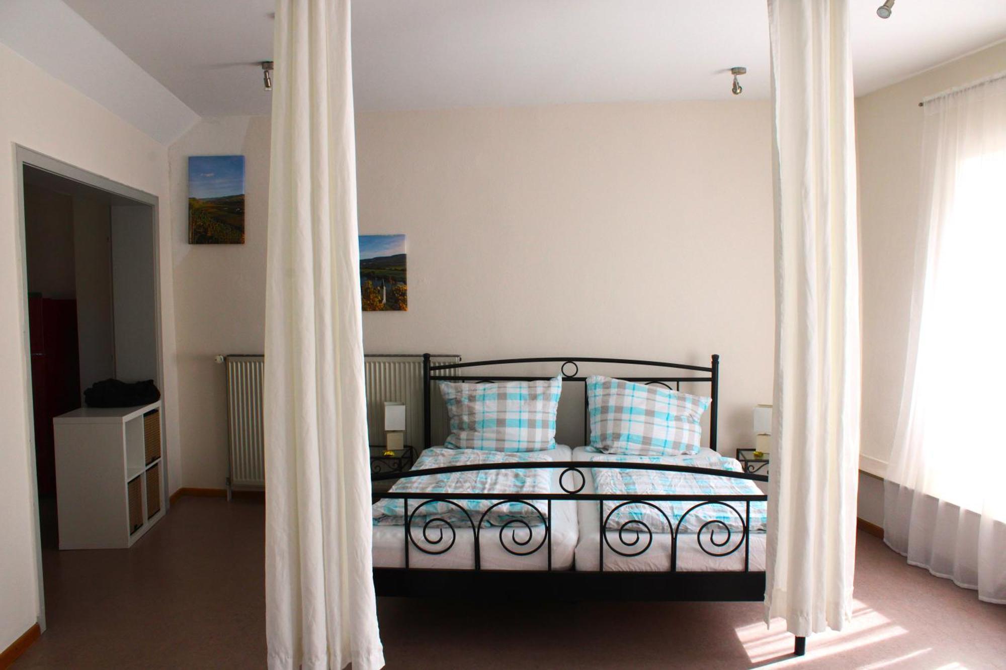 Ferienwohnung Altes Pfarrhaus Mit Flair Und Moselblick Brauneberg Exteriör bild